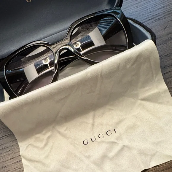 Gucci Black Women's Sunglasses - Picture 4 of 9
